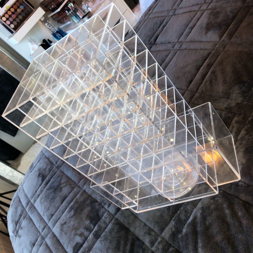 Acrylic Spinning Lipstick/Compact/Pencil Tower